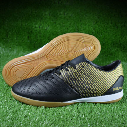 Flat Non Slip Wear Resistant Rubber Soft Soled Football Shoes